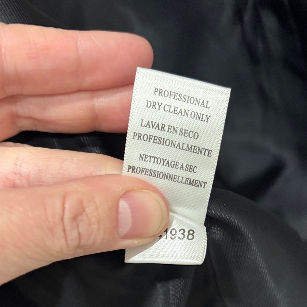 BCBGMaxAzria Black leather Short Sleeve Blazer. No size tag but estimate a S - Picture 6 of 8